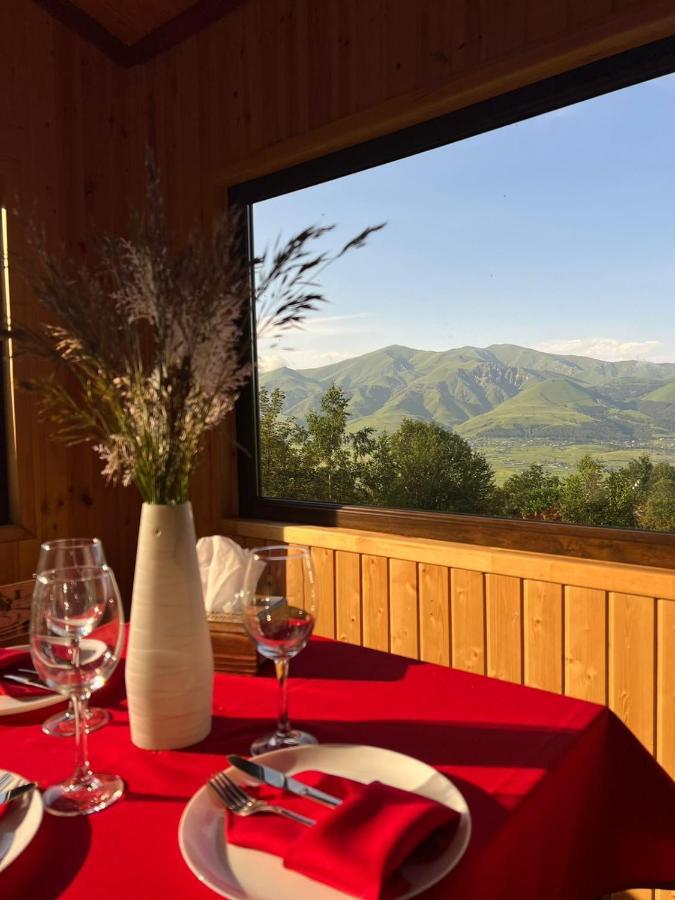 Glamping Wolf Mount Villa Margahovit Ngoại thất bức ảnh