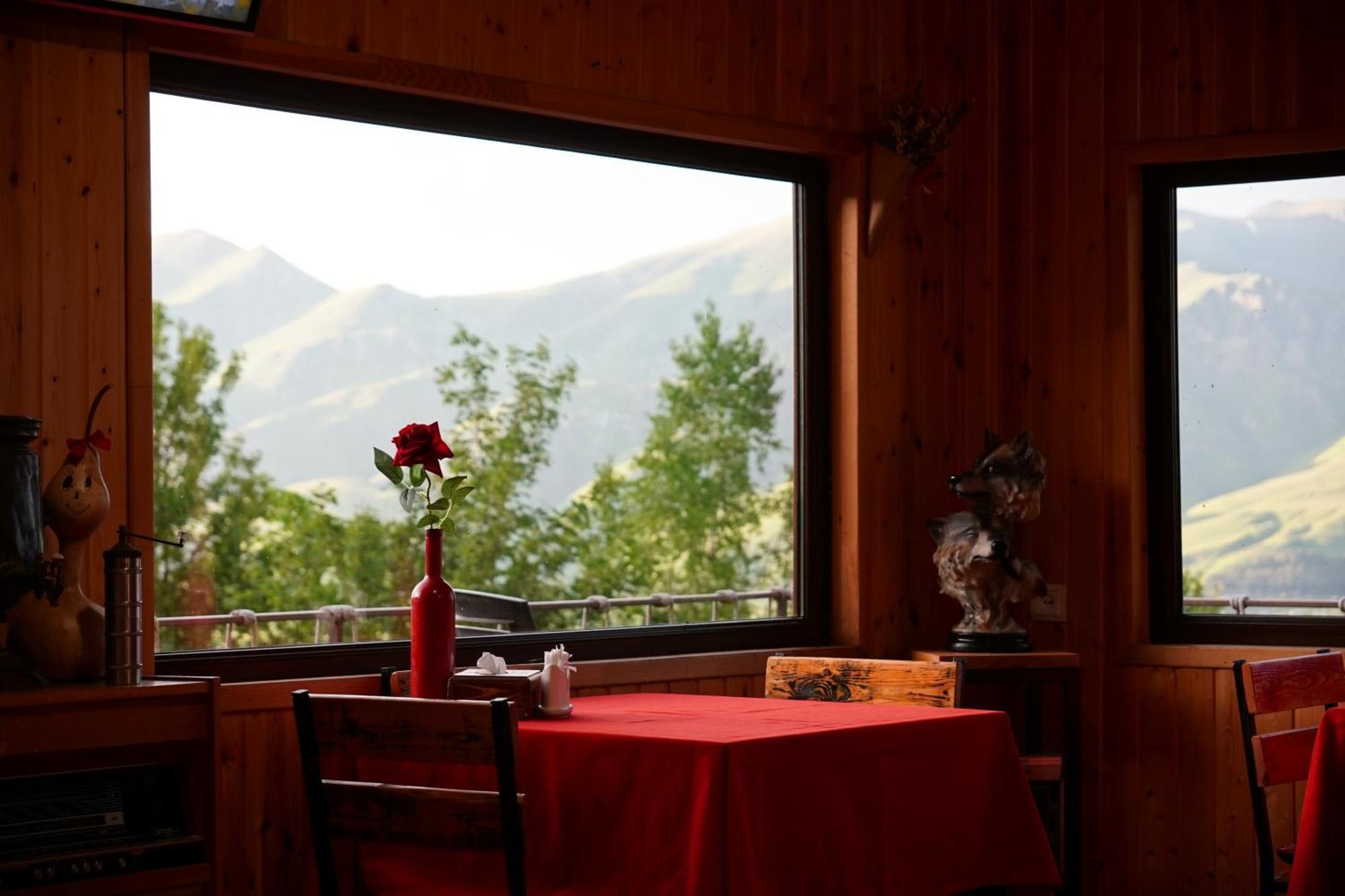Glamping Wolf Mount Villa Margahovit Ngoại thất bức ảnh